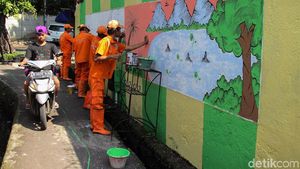 Mural di Tambora Bikin Kawasan Padat Ini Jadi Hijau dan Cantik