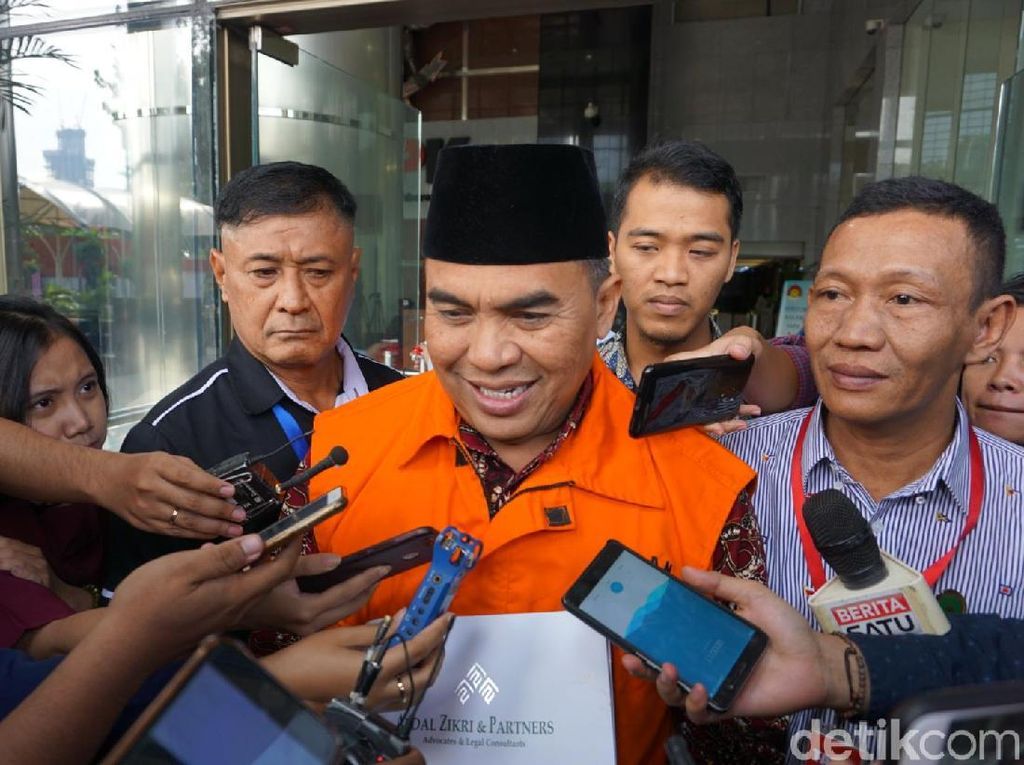 KPK Tahan Bupati Jepara Terkait Suap Hakim PN Semarang KPK Tahan Bupati Jepara Terkait Suap Hakim PN Semarang