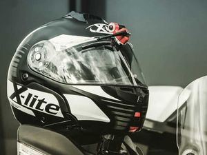 Keren Nih! Wiper Helm untuk Bantu Penglihatan Pemotor saat Hujan