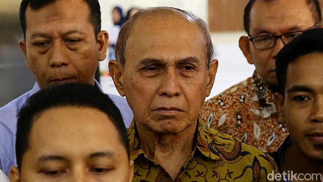 Pengacara Sebut Kivlan Zen Jadi Tersangka Kepemilikan Senpi Ilegal Pengacara Sebut Kivlan Zen Jadi Tersangka Kepemilikan Senpi Ilegal