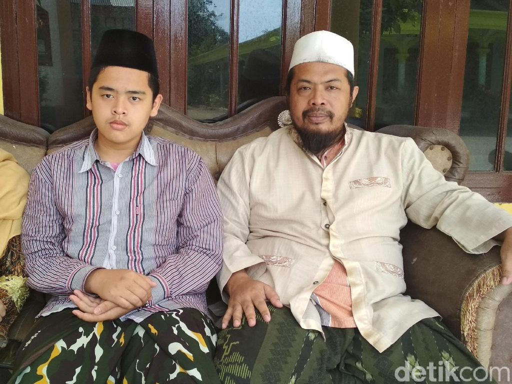 Imam Tarawih Kilat: Pandangan Miring Datang dari Orang Tak Tahu Ilmunya Imam Tarawih Kilat: Pandangan Miring Datang dari Orang Tak Tahu Ilmunya