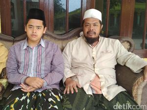 Imam Tarawih Kilat: Pandangan Miring Datang dari Orang Tak Tahu Ilmunya Imam Tarawih Kilat: Pandangan Miring Datang dari Orang Tak Tahu Ilmunya