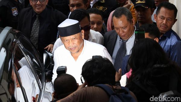 Begini Ekspresi Eggi Sudjana Diperiksa Terkait Kasus Makar
