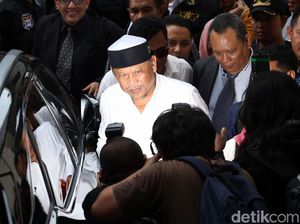 Polisi: Eggi Sudjana Tak Mau Ponselnya Disita Polisi: Eggi Sudjana Tak Mau Ponselnya Disita