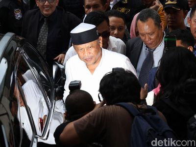 Begini Ekspresi Eggi Sudjana Diperiksa Terkait Kasus Makar