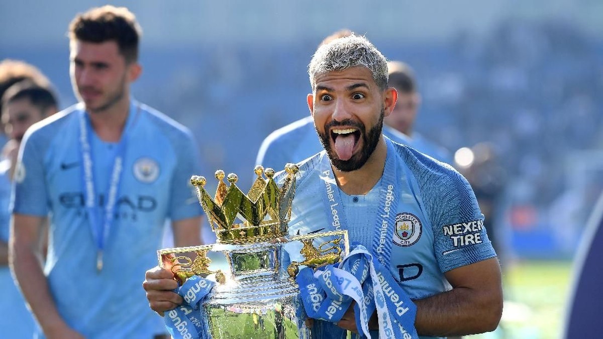 Manchester City dan Liverpool berjarak milimeter dari bertukar posisi. (Foto: Mike Hewitt/Getty Images)