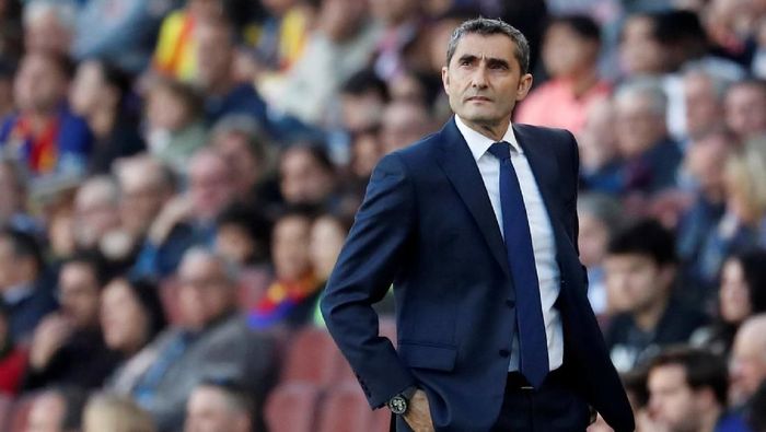 Ernesto Valverde Soccer Football - La Liga Santander - FC Barcelona v Getafe - Camp Nou, Barcelona, Spain - May 12, 2019 Barcelona coach Ernesto Valverde looks on during the match REUTERS/Susana Vera