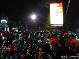 Polisi Cari Penyebar Hoax Bom di Mal Makassar Polisi Cari Penyebar Hoax Bom di Mal Makassar