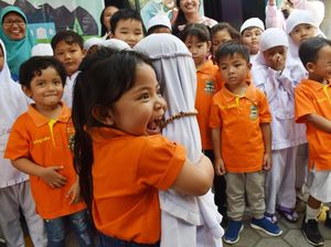 Potret Toleransi Antar Umat Beragama di Bulan Ramadhan Bikin Adem