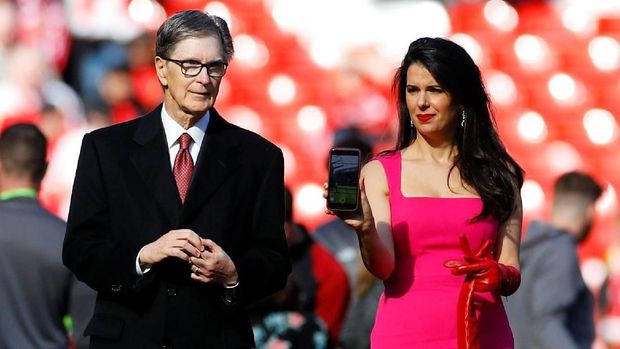 Liverpool paling ketat soal kalkukasi bisnis dalam jual-beli pemain sejak dimiliki John W Henry (kiri). (