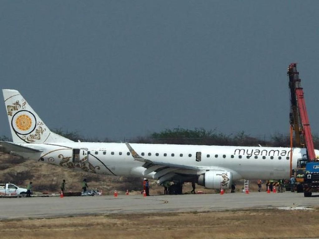 Pilot di Myanmar Berhasil Mendaratkan Pesawat Meski Tanpa Roda Depan Pilot di Myanmar Berhasil Mendaratkan Pesawat Meski Tanpa Roda Depan