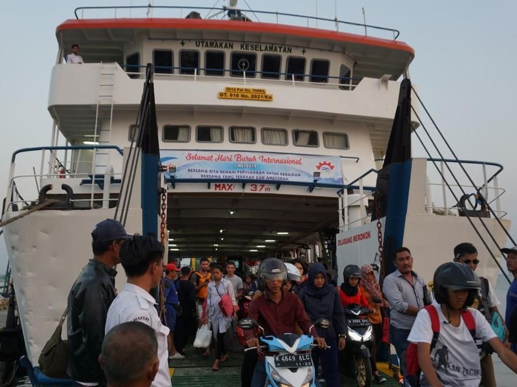 Harga Tiket Kapal Penyeberangan Jepara-Karimunawa Naik Mulai Hari Ini Harga Tiket Kapal Penyeberangan Jepara-Karimunawa Naik Mulai Hari Ini