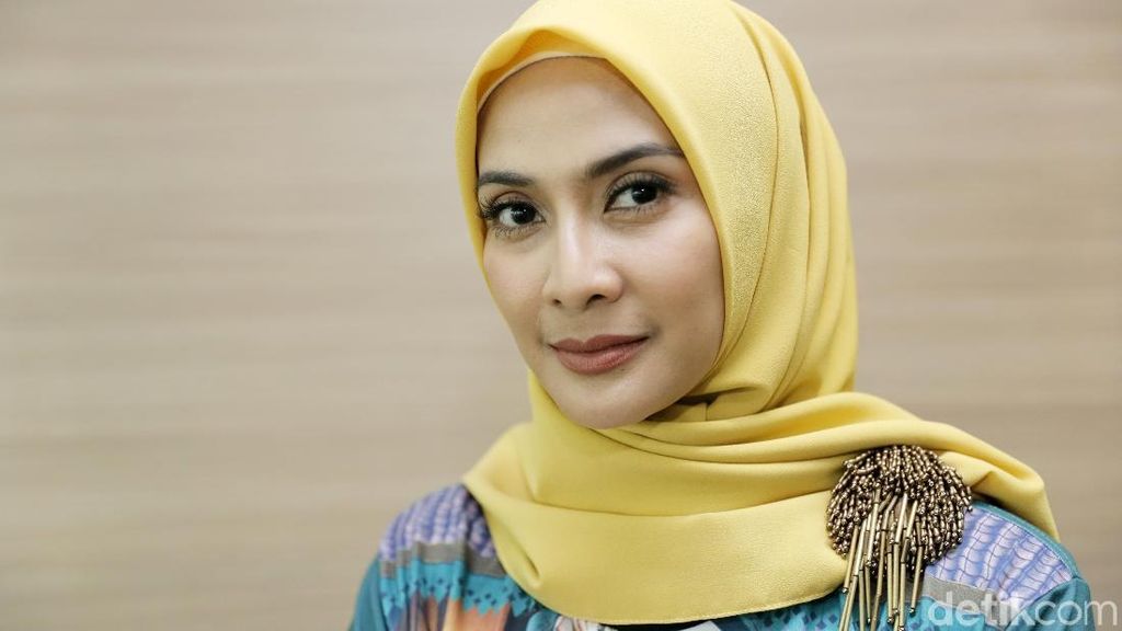 Tampil Berhijab, Maudy Koesnaedi Tak Mau Dibilang Cantik Tampil Berhijab, Maudy Koesnaedi Tak Mau Dibilang Cantik