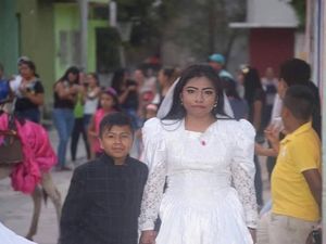 Foto Viral Bocah Nikahi Wanita Dewasa Buat Heboh, Ini Faktanya Foto Viral Bocah Nikahi Wanita Dewasa Buat Heboh, Ini Faktanya