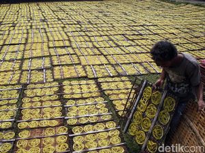 Produksi Kerupuk Meningkat Selama Ramadhan Produksi Kerupuk Meningkat Selama Ramadhan