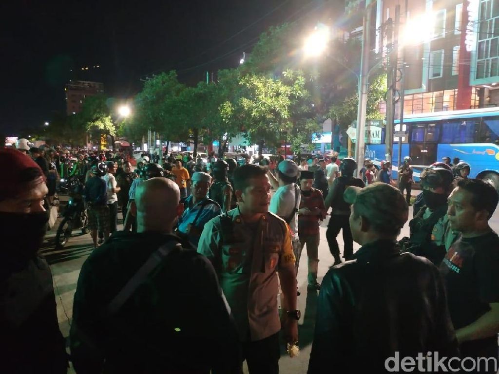 Ribut-ribut Ojol di Makassar, Polisi Amankan Tukang Parkir Ribut-ribut Ojol di Makassar, Polisi Amankan Tukang Parkir