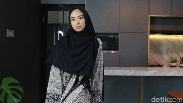 Foto: Gaya Lindswell Kwok Tampil Syari, Cantiknya Bikin Hati Adem