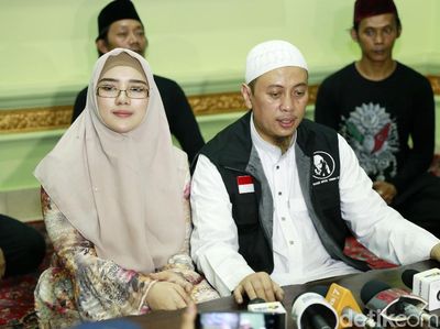 Istri Dampingi Opick saat Jelaskan soal Heboh Rambut Nabi Muhammad SAW