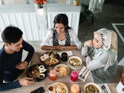 Serunya Berbuka Puasa Bersama dengan Makanan Enak Sambil Bersilaturahmi