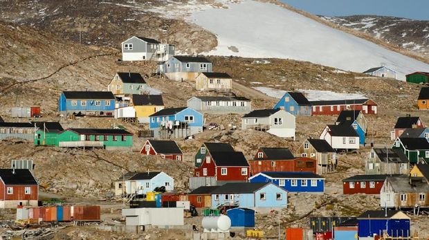 Ittoqqortoormiit guest house in Greenland Colorful homes in the Arctic
