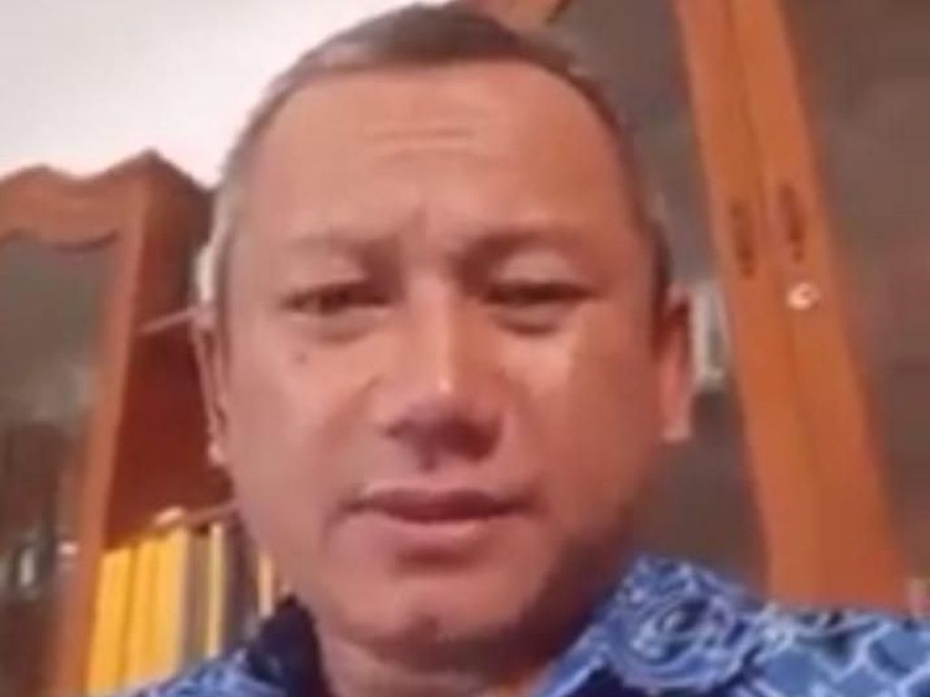 Iwan Pembuat Video soal Ulang Tahun PKI Bekerja Dosen-Pengasuh Ponpes Iwan Pembuat Video soal Ulang Tahun PKI Bekerja Dosen-Pengasuh Ponpes