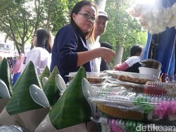 Di Tengah Lockdown, Pasar Ramadhan di Malaysia Beralih ke Internet