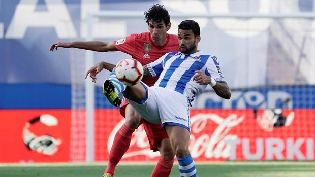 Real Madrid (merah) kalah 1-3 dari Real Sociedad.