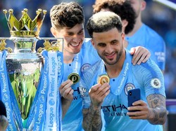 Juara Premier League 2018/2019, Manchester City, beralih ke Puma sejak 2019. Nilai kontraknya dikabarkan mencapai 65 juta pounds atau Rp 1,16 triliun, terbesar keempat di dunia. (Foto: Toby Melville/Reuters)
