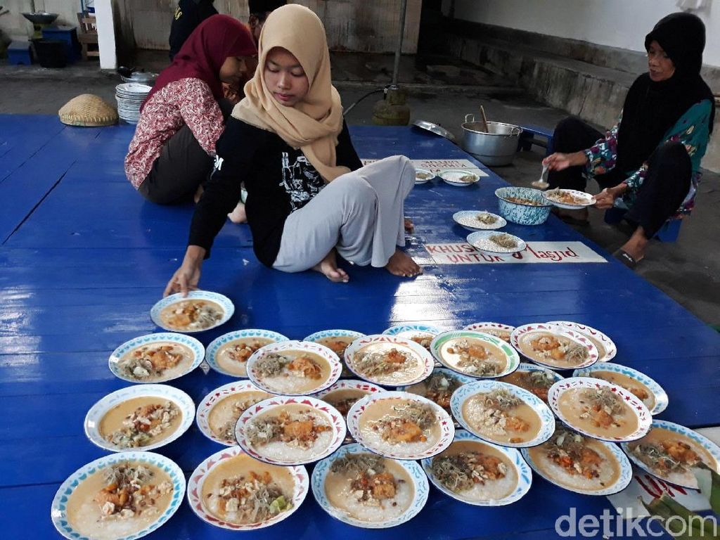 Masjid di Bantul Sediakan Takjil Bubur Sayur Selama Ramadhan Masjid di Bantul Sediakan Takjil Bubur Sayur Selama Ramadhan