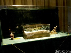 Ziarah Rambut Nabi, Rumah Opick Kedatangan Ribuan Orang hingga Tangis Pecah