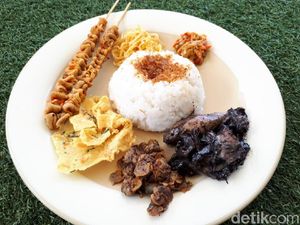 Pak Kris: Pedas Mantap Cumi Hitam Gaya Madura Dicocol Saus Mangga