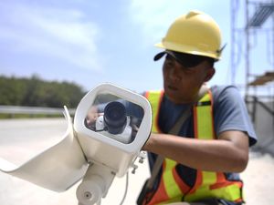 Menko PMK Minta Jarak CCTV Jalan Tol Diperbaiki Menko PMK Minta Jarak CCTV Jalan Tol Diperbaiki