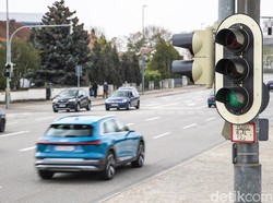 Mobil di Jerman Bisa Baca Lampu Lalin
