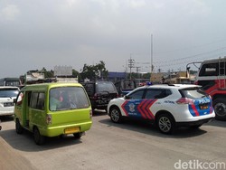 Gerbang Tol Singosari Dibuka, Kendaraan Menumpuk di Karanglo Malang