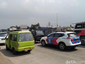 Gerbang Tol Singosari Dibuka, Kendaraan Menumpuk di Karanglo Malang Gerbang Tol Singosari Dibuka, Kendaraan Menumpuk di Karanglo Malang