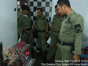 Sebuah Warung Kopi di Kediri Disegel Karena Sediakan Mesin Dingdong Sebuah Warung Kopi di Kediri Disegel Karena Sediakan Mesin Dingdong