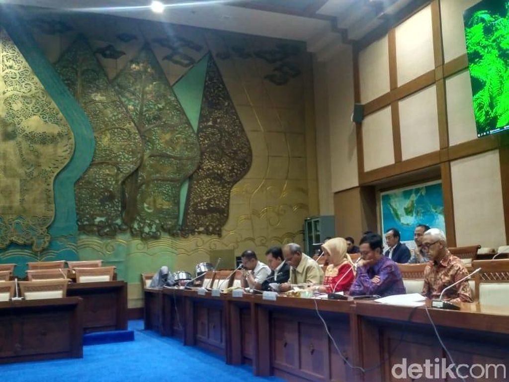 Rapat Berjalan Panas, DPR Cecar Pertamina Elpiji 3 Kg Langka Rapat Berjalan Panas, DPR Cecar Pertamina Elpiji 3 Kg Langka