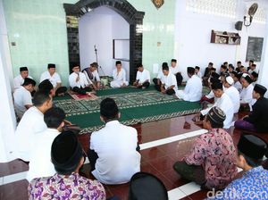 Bupati Anas Roadshow ke Pesantren Ajak Dakwah di Medsos