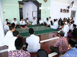 Bupati Anas Roadshow ke Pesantren Ajak Dakwah di Medsos