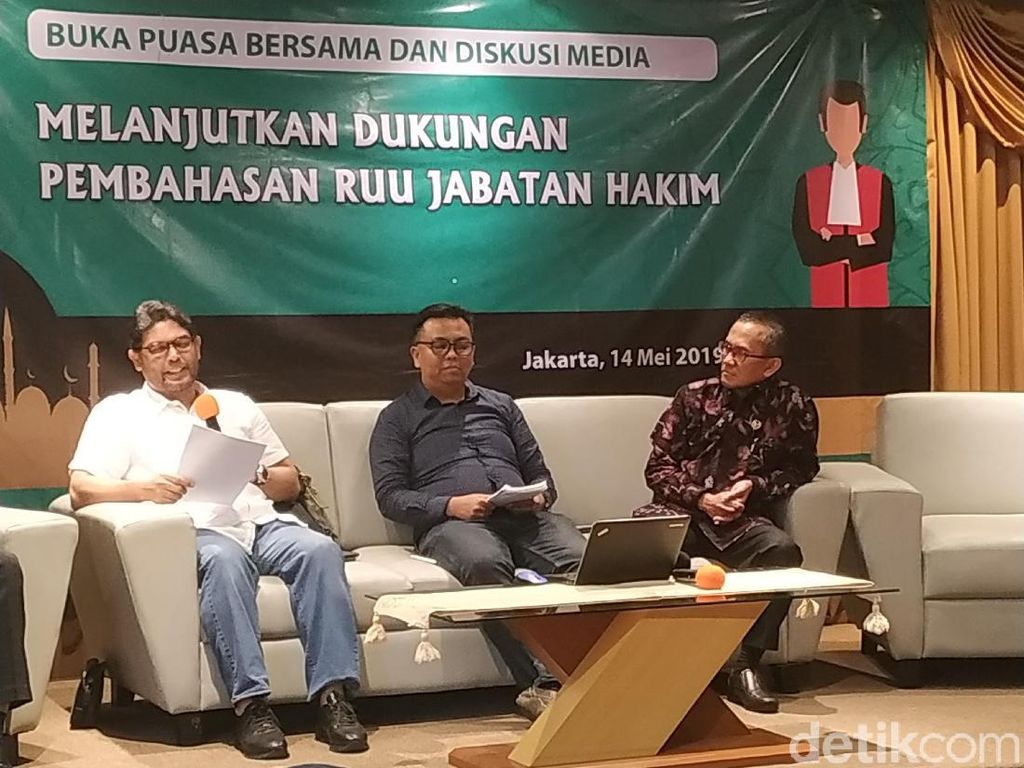 DPR Targetkan Pembahasan RUU Jabatan Hakim Rampung Sebelum September DPR Targetkan Pembahasan RUU Jabatan Hakim Rampung Sebelum September