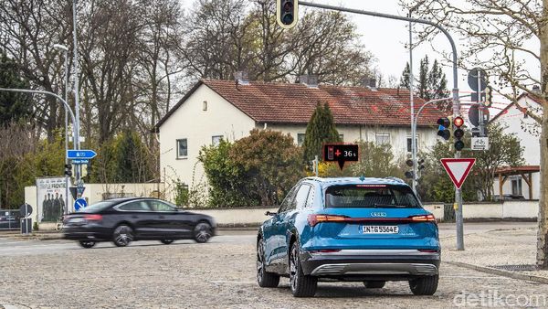 Mobil Ini Bisa Baca Lampu Lalin