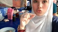 Istri Cantik Opick, Bebi Silvana Doyan Sop Buntut dan Belanja ke Pasar