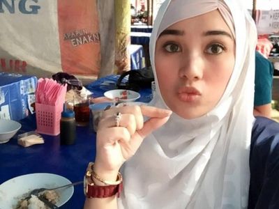 Istri Cantik Opick, Bebi Silvana Doyan Sop Buntut dan Belanja ke Pasar