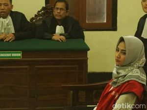 Vanessa Angel Tentang Sosok Rian Subroto: Genderuwo Kayaknya Vanessa Angel Tentang Sosok Rian Subroto: Genderuwo Kayaknya