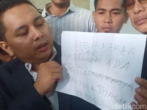Pengacara: Eggi Sudjana Diberi Surat Penangkapan Saat Diperiksa Penyidik Pengacara: Eggi Sudjana Diberi Surat Penangkapan Saat Diperiksa Penyidik