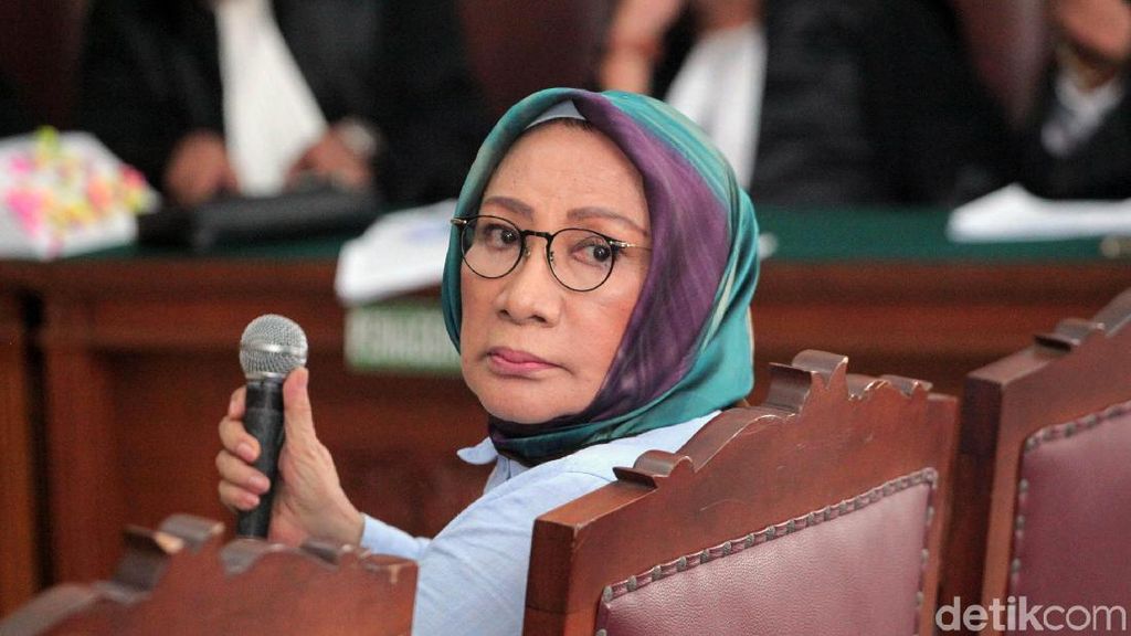 Momen Ratna Sarumpaet Cerita Foto Wajah Lebamnya di Persidangan Momen Ratna Sarumpaet Cerita Foto Wajah Lebamnya di Persidangan