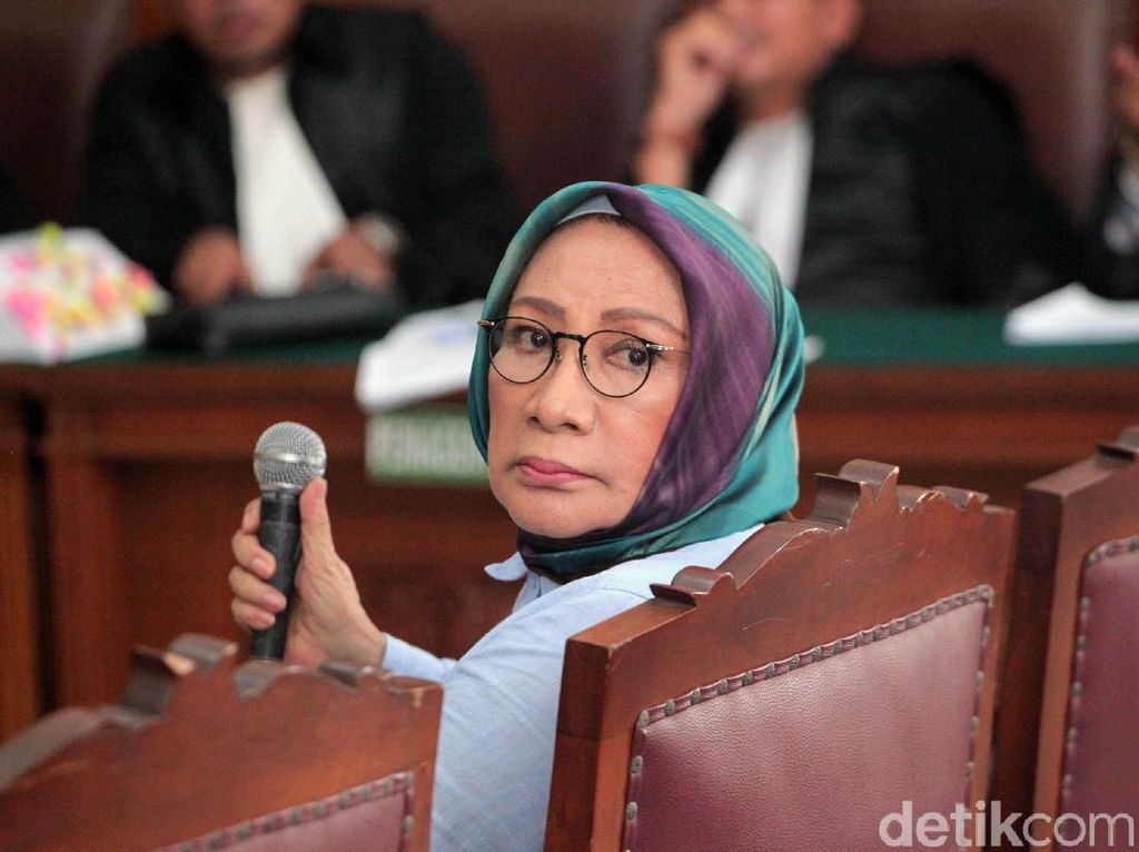 Pengakuan-pengakuan Ratna Sarumpaet di Depan Hakim Pengakuan-pengakuan Ratna Sarumpaet di Depan Hakim