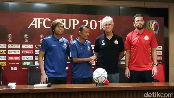 Pelatih Persija Jakarta, Ivan Kolev (ketiga dari kiri) (Amalia Dwi Septi/detikSport) Pelatih Persija Jakarta, Ivan Kolev (ketiga dari kiri) (Amalia Dwi Septi/detikSport)