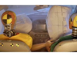 Mobil Habis Tabrakan, Airbag Bisa Diperbaiki atau Harus Diganti?