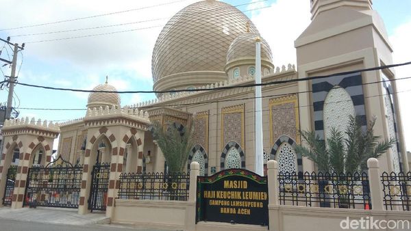 Foto: Masjid Megah Bergaya Timur Tengah di Aceh